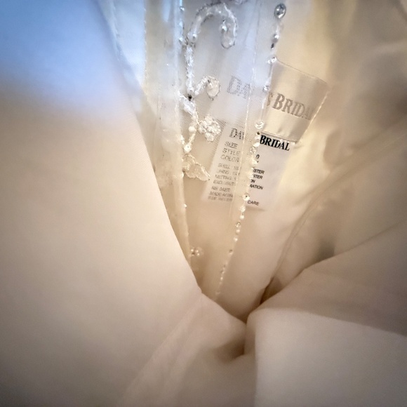 David’s Bridal NWT A line Chiffon Split Front Overlay Wedding Dress STYLE# V9010 - Picture 11 of 16